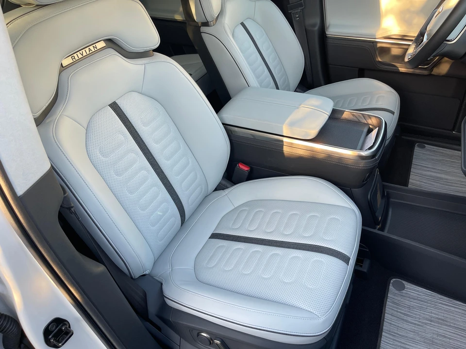 2023 Rivian R1S - Image 21 of 31