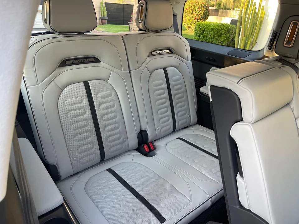 2023 Rivian R1S - Image 27 of 31