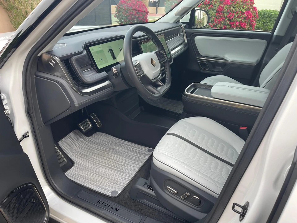 2023 Rivian R1S - Image 28 of 31