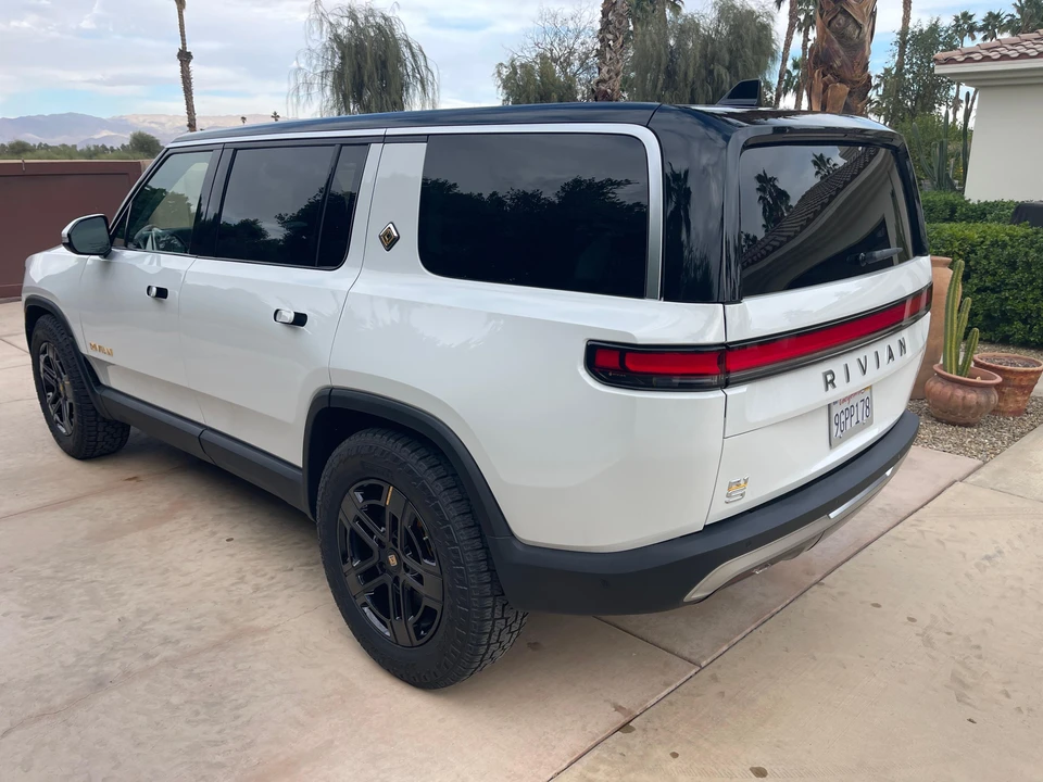 2023 Rivian R1S - Image 7 of 31