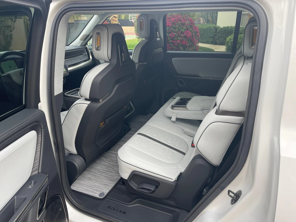 2023 Rivian R1S - Image 22 of 31