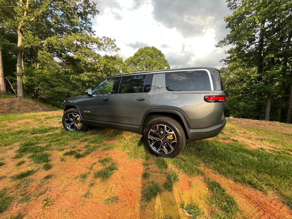 2023 Rivian R1S - Image 21 of 31