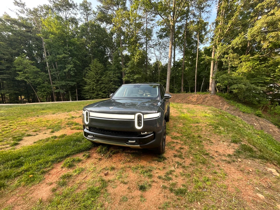 2023 Rivian R1S - Image 9 of 31
