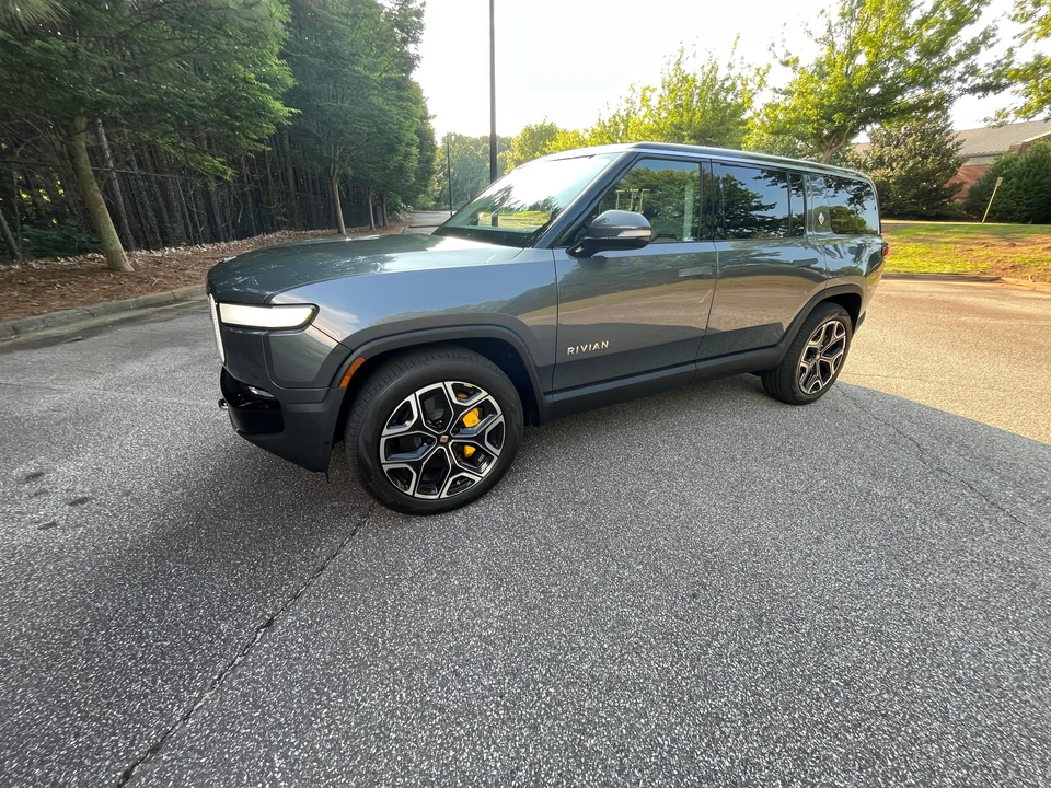 2023 Rivian R1S - Image 14 of 31