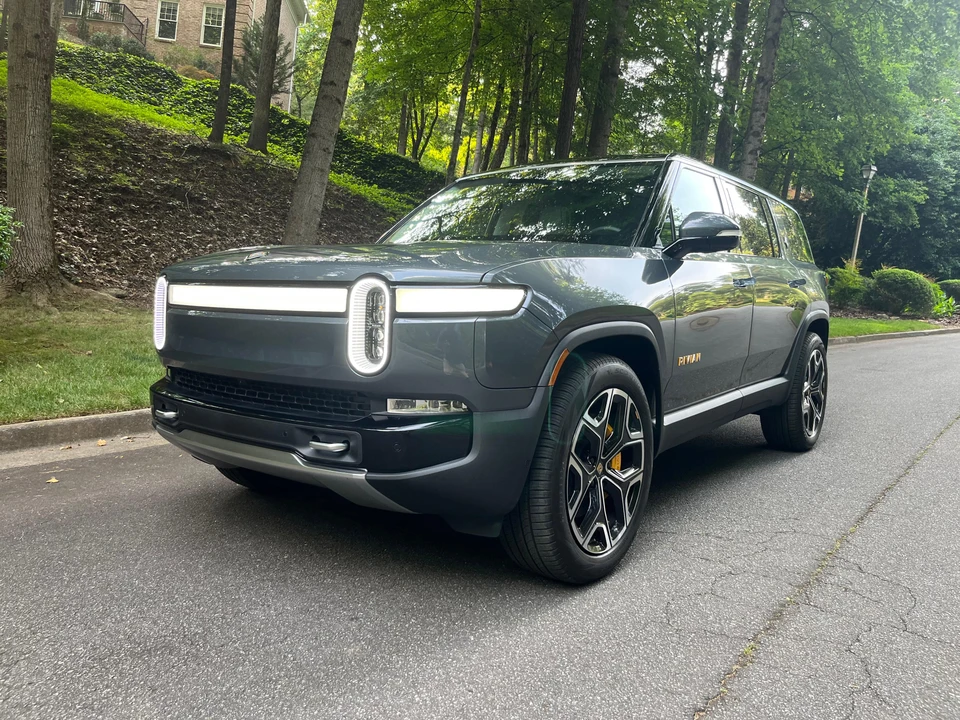 2023 Rivian R1S - Image 11 of 31