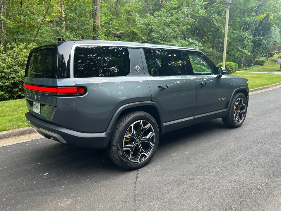 2023 Rivian R1S - Image 31 of 31