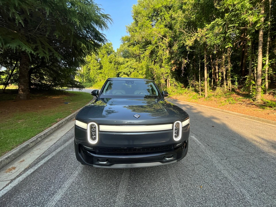 2023 Rivian R1S - Image 7 of 31