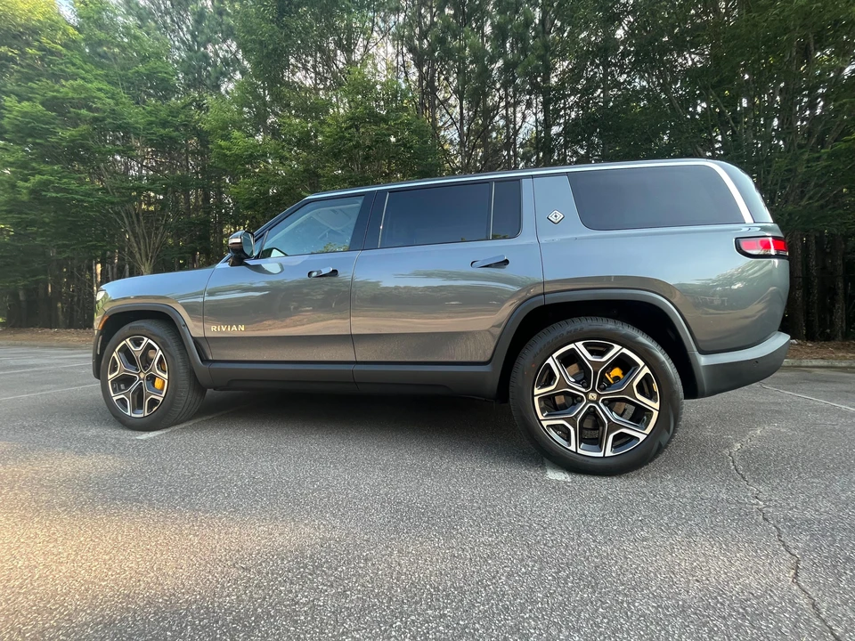 2023 Rivian R1S - Image 19 of 31