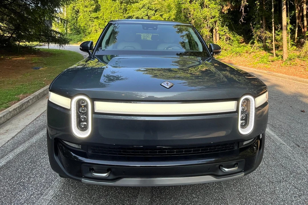 2023 Rivian R1S - Image 2 of 31