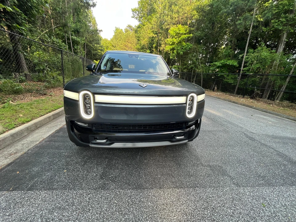 2023 Rivian R1S - Image 8 of 31