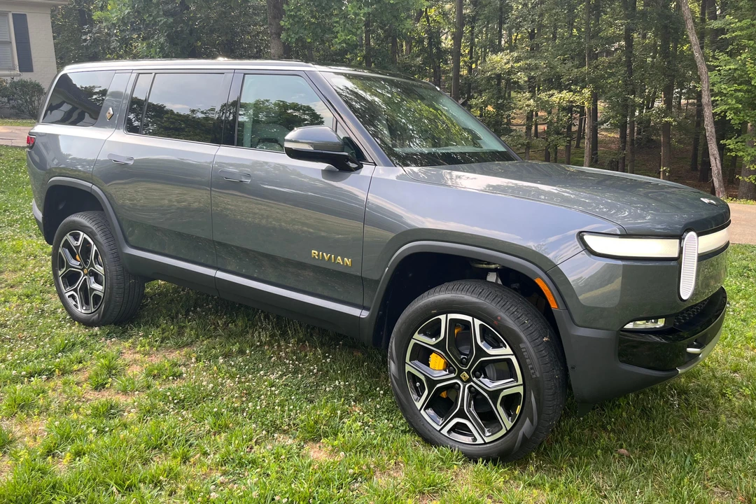 2023 Rivian R1S - Image 3 of 31