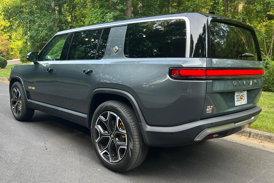 2023 Rivian R1S - Image 4 of 31