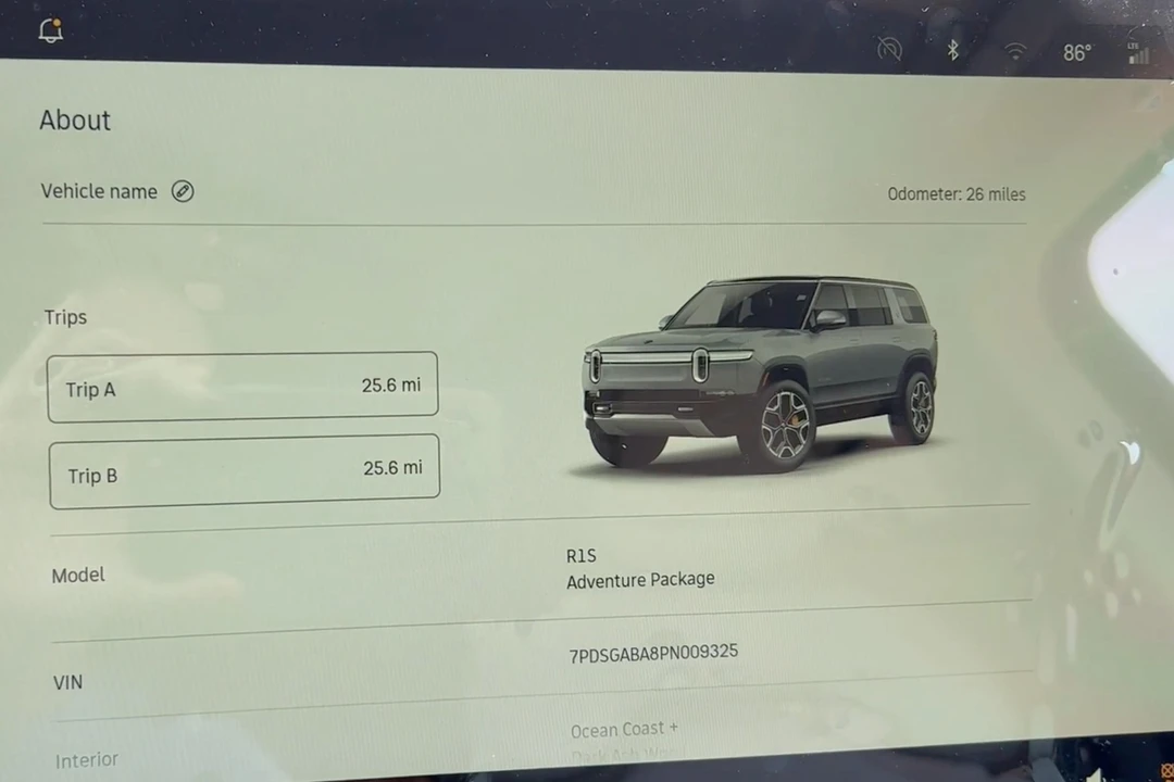 2023 Rivian R1S - Image 28 of 31