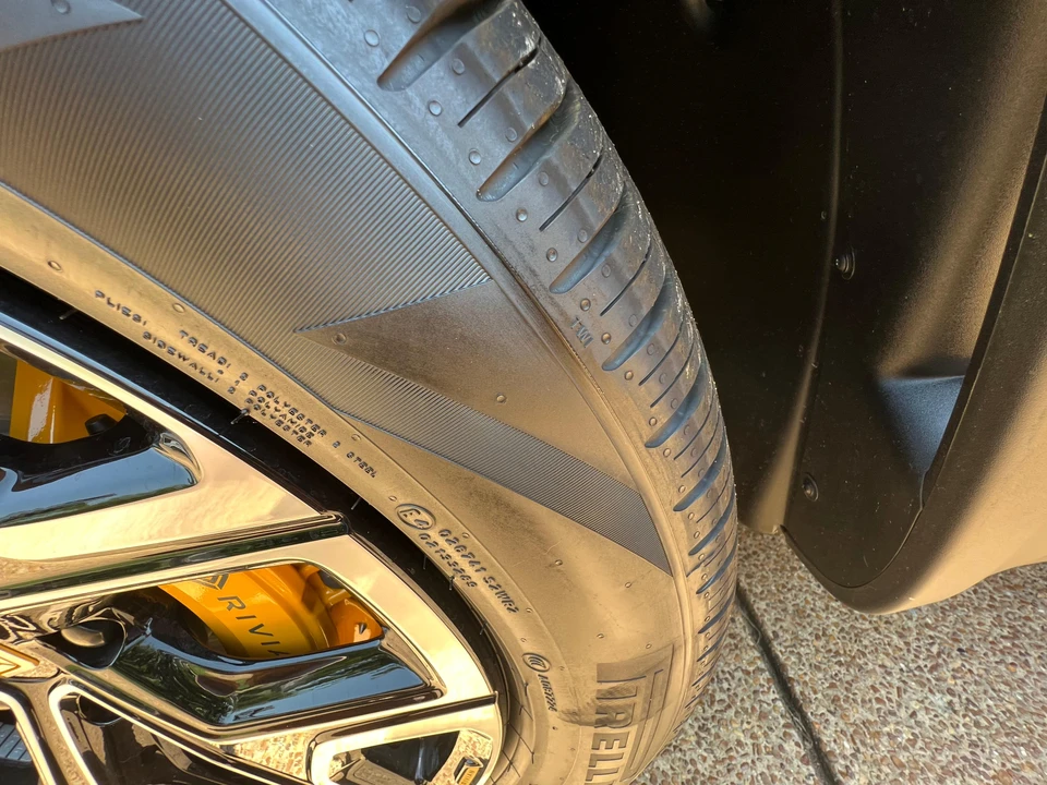 2023 Rivian R1S - Image 22 of 31