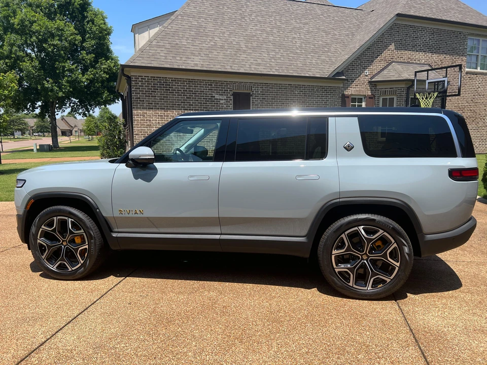 2023 Rivian R1S - Image 6 of 31