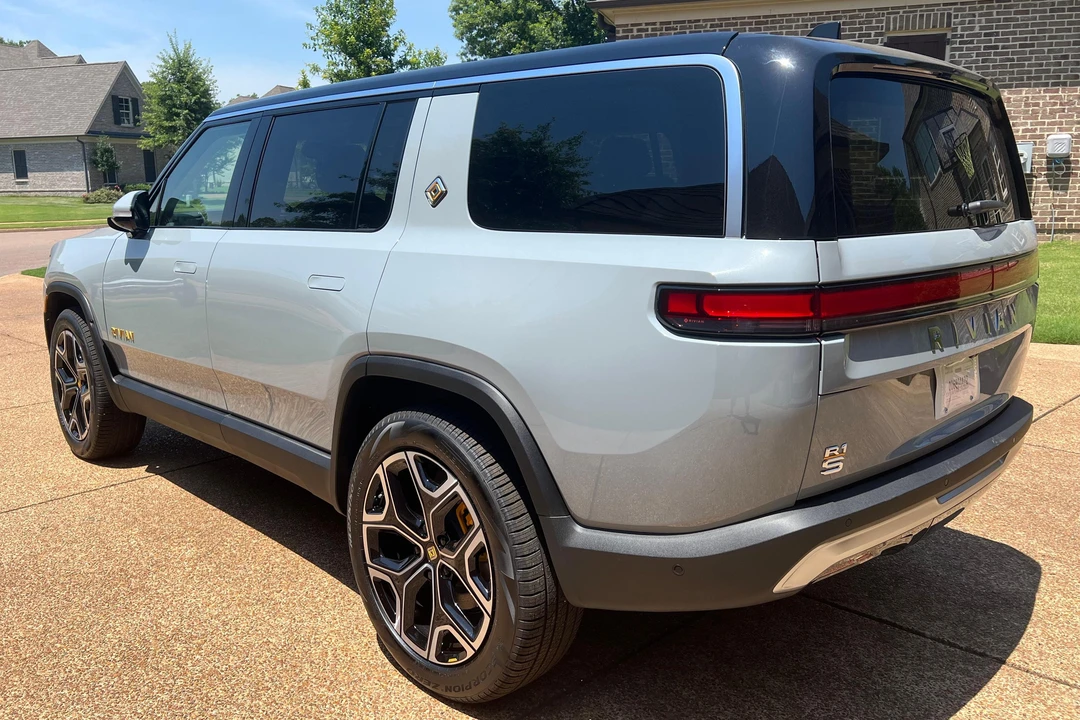 2023 Rivian R1S - Image 4 of 31