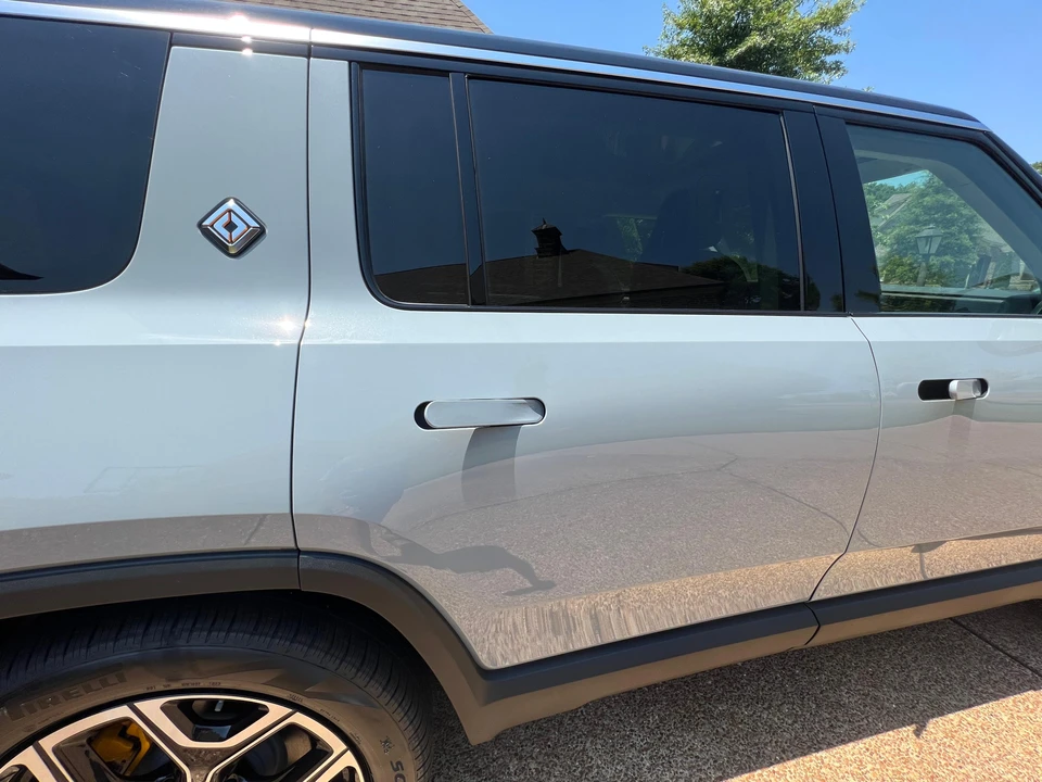 2023 Rivian R1S - Image 15 of 31