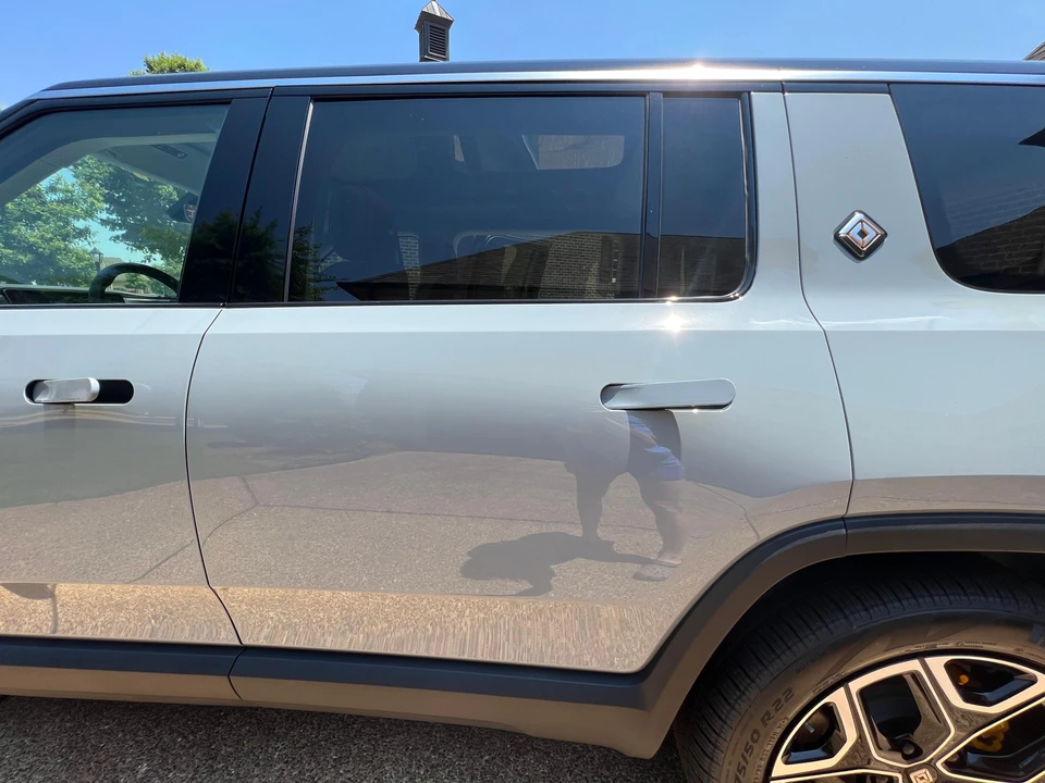 2023 Rivian R1S - Image 12 of 31