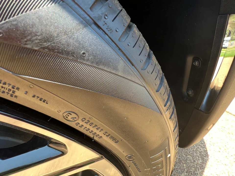 2023 Rivian R1S - Image 21 of 31