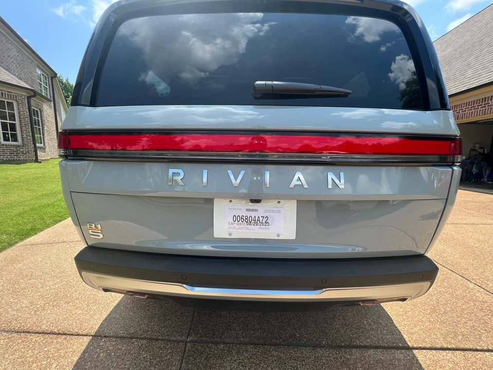 2023 Rivian R1S - Image 13 of 31