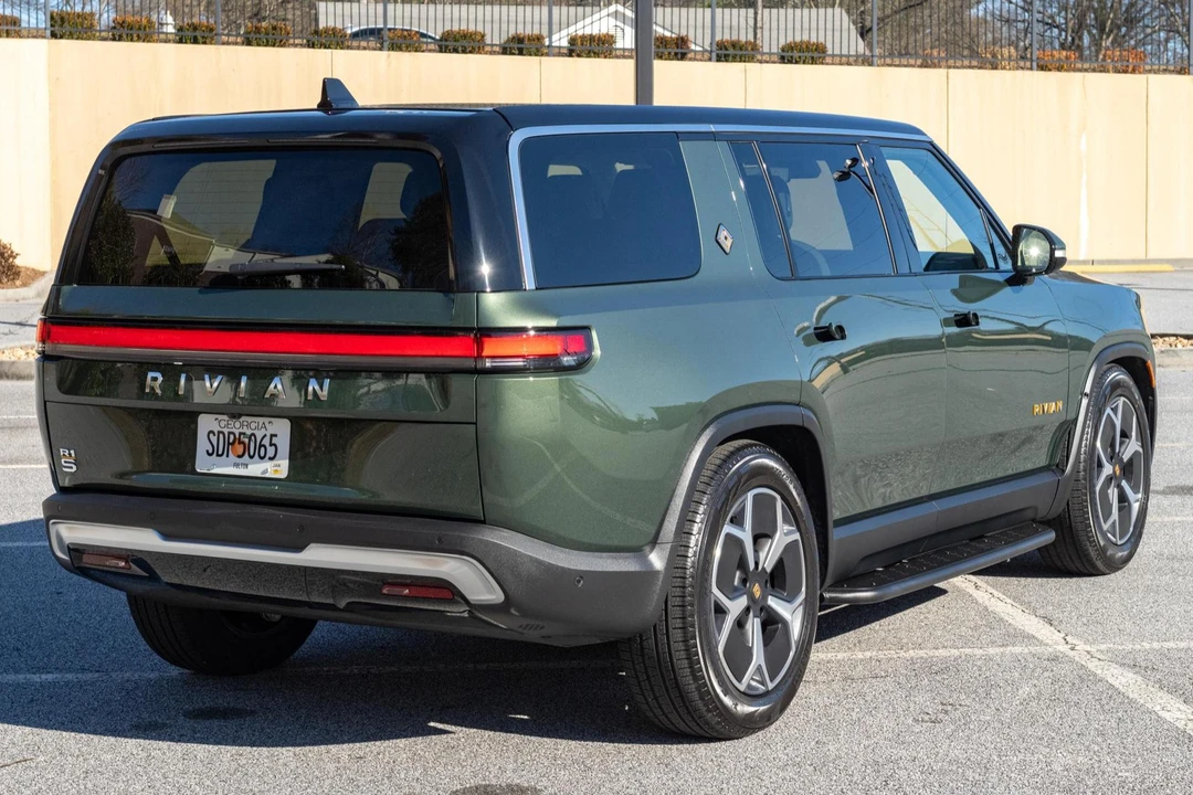 2023 Rivian R1S - Image 4 of 31