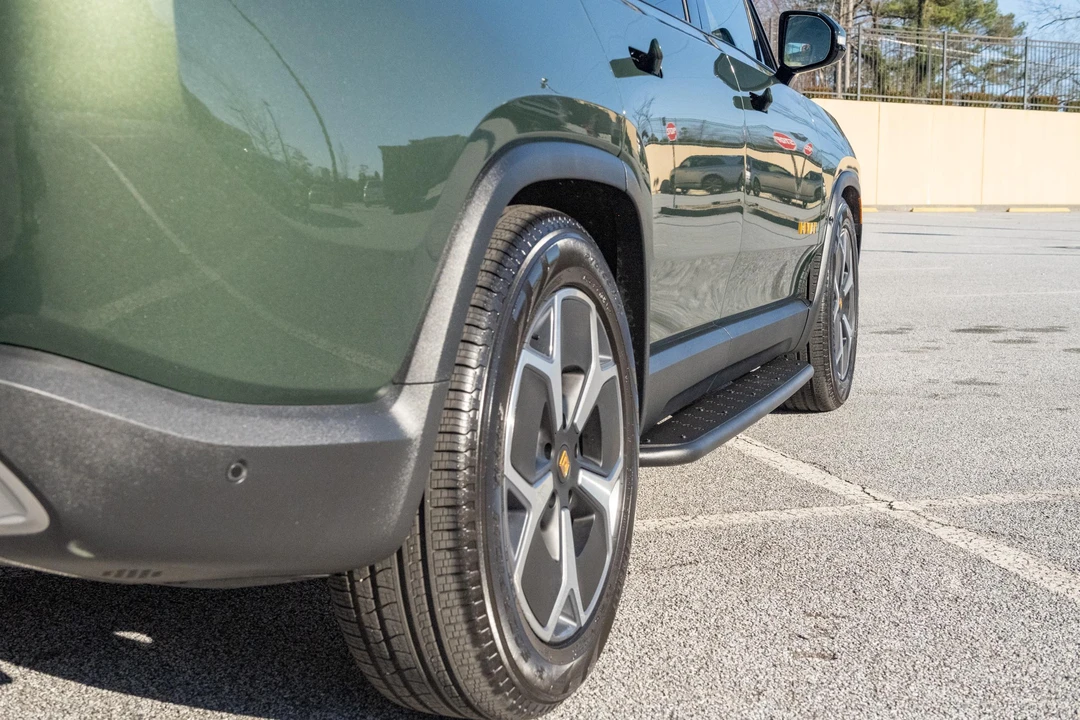 2023 Rivian R1S - Image 20 of 31