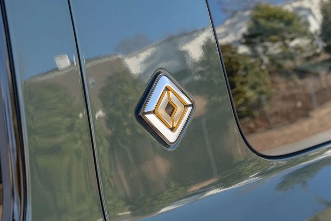 2023 Rivian R1S - Image 15 of 31