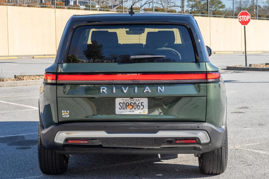 2023 Rivian R1S - Image 5 of 31