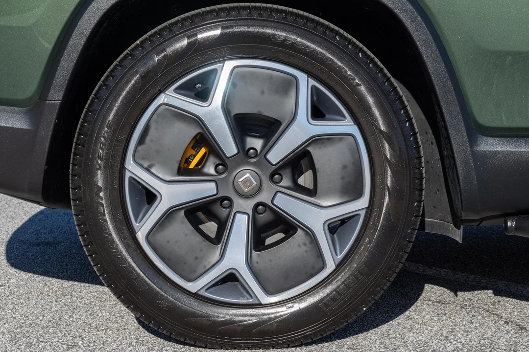 2023 Rivian R1S - Image 27 of 31