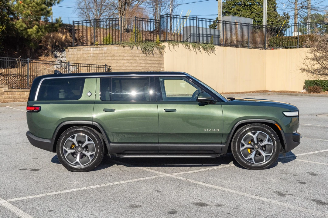 2023 Rivian R1S - Image 8 of 31