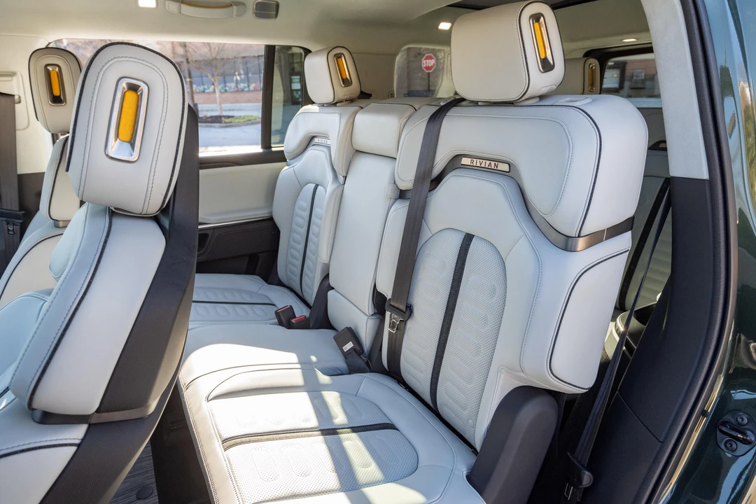 2023 Rivian R1S - Image 31 of 31