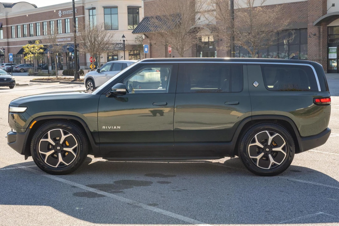 2023 Rivian R1S - Image 3 of 31