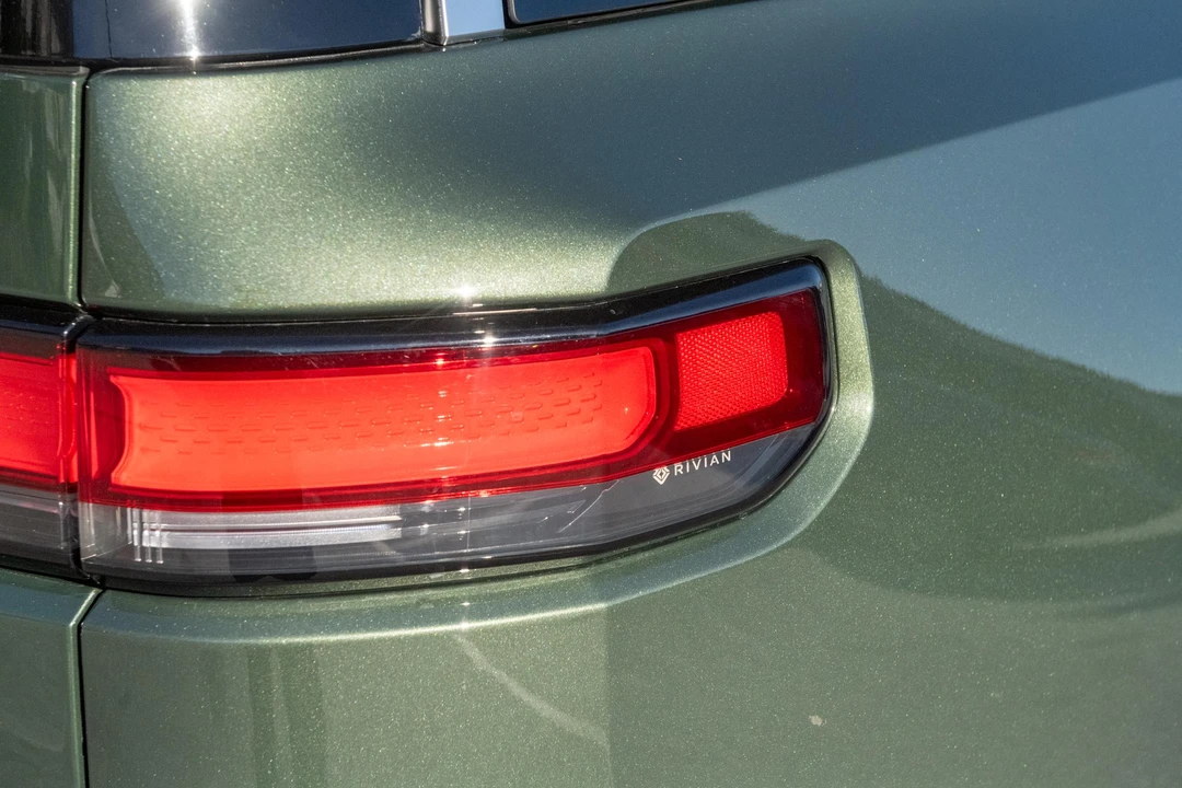 2023 Rivian R1S - Image 21 of 31