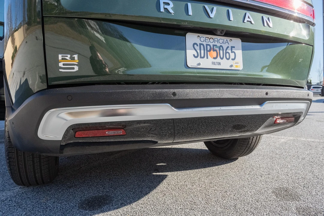 2023 Rivian R1S - Image 16 of 31