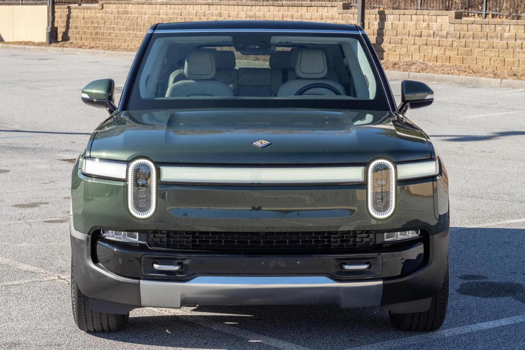 2023 Rivian R1S - Image 2 of 31
