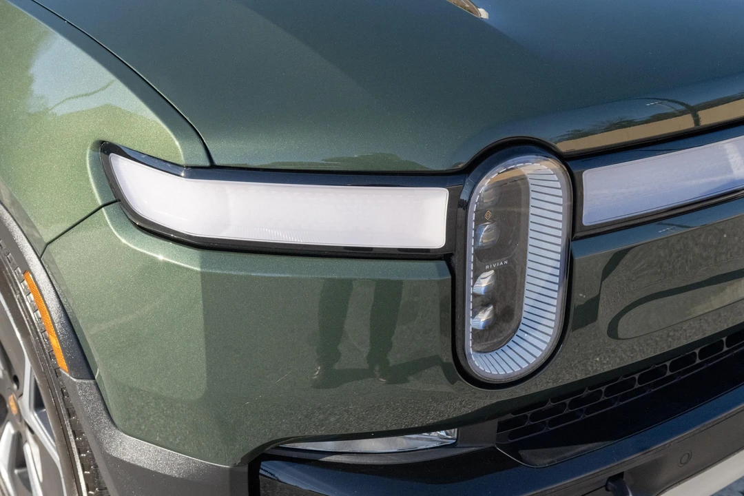 2023 Rivian R1S - Image 9 of 31