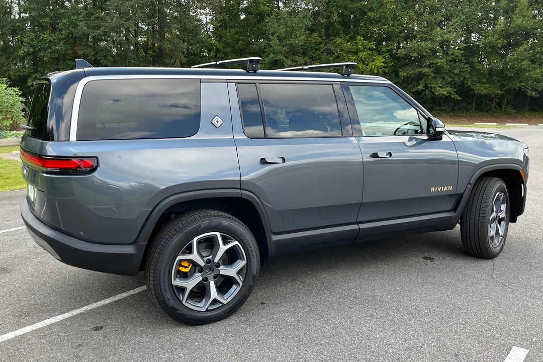 2023 Rivian R1S - Image 5 of 31