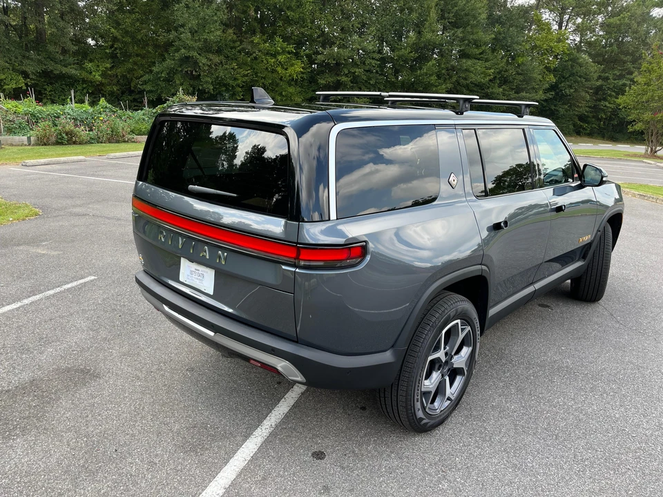 2023 Rivian R1S - Image 22 of 31