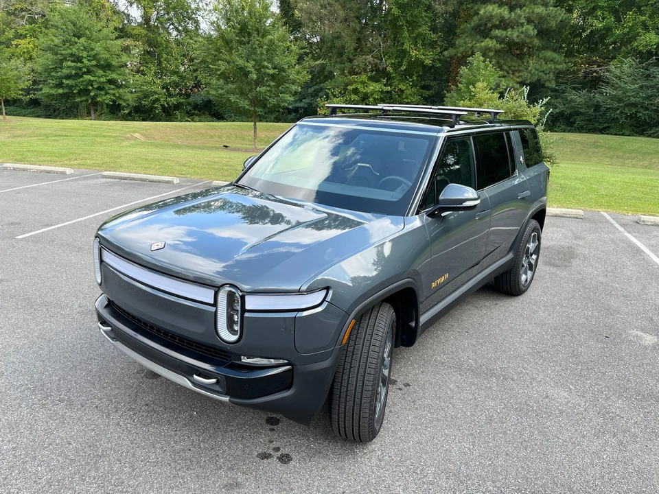 2023 Rivian R1S - Image 11 of 31