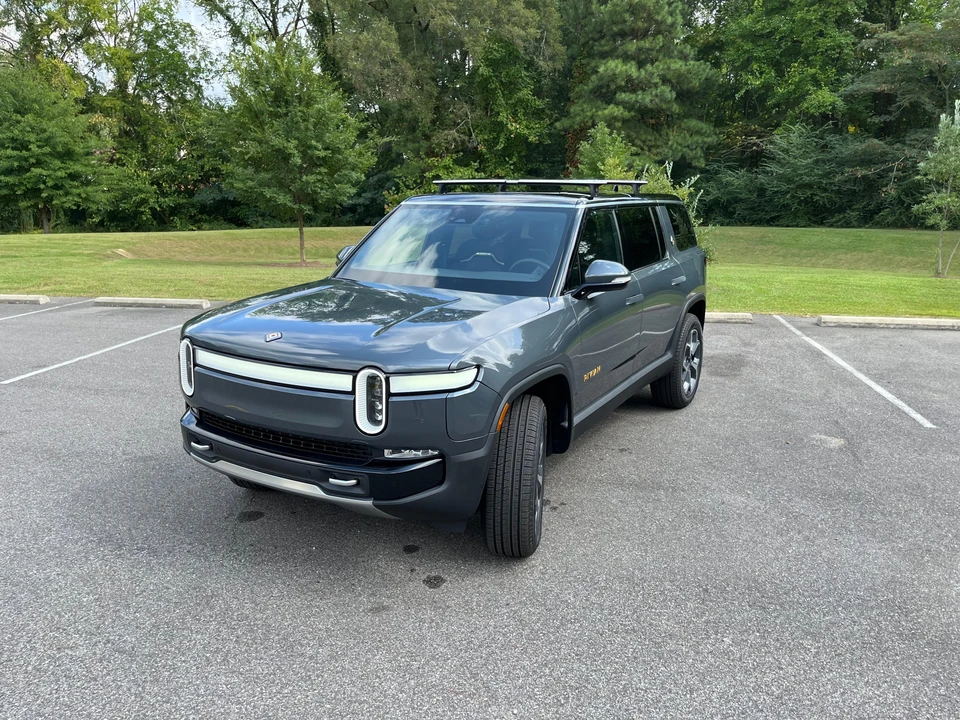 2023 Rivian R1S - Image 9 of 31