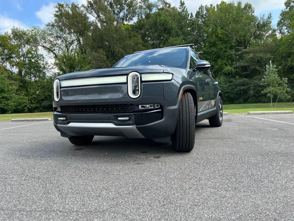 2023 Rivian R1S - Image 7 of 31