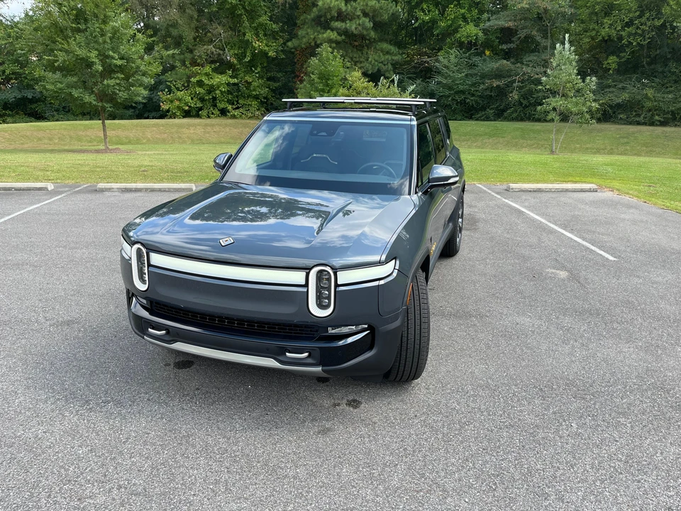 2023 Rivian R1S - Image 8 of 31