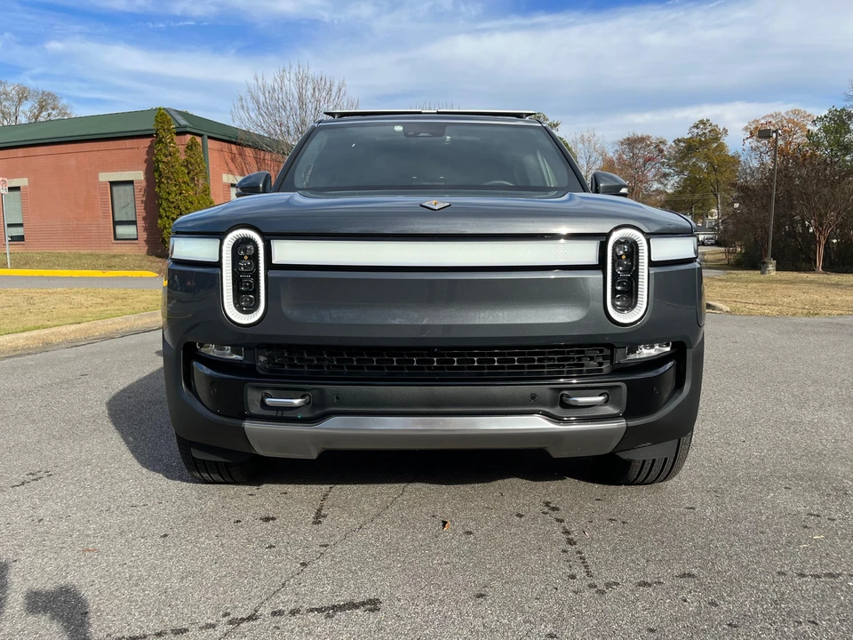 2023 Rivian R1S - Image 28 of 31