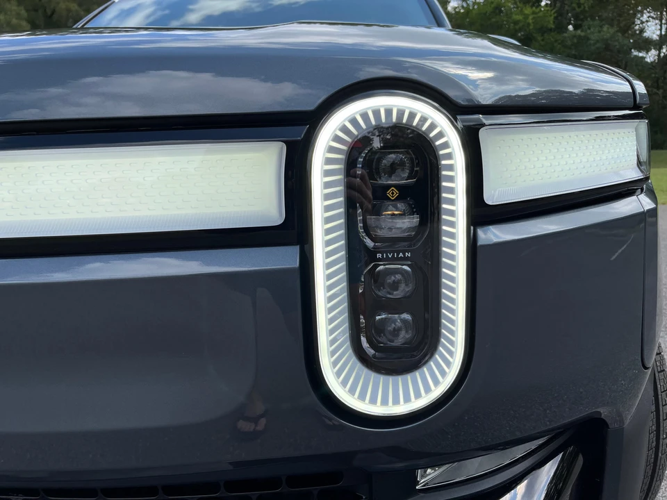 2023 Rivian R1S - Image 30 of 31