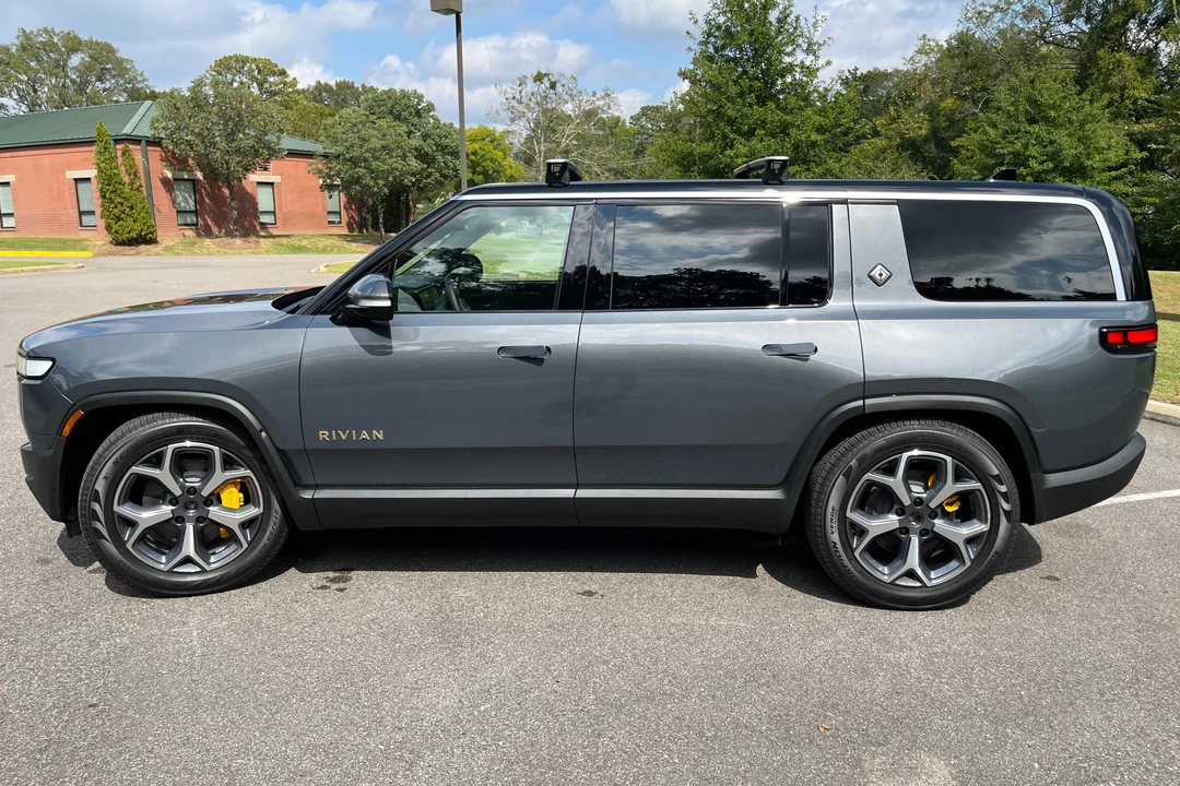 2023 Rivian R1S - Image 4 of 31