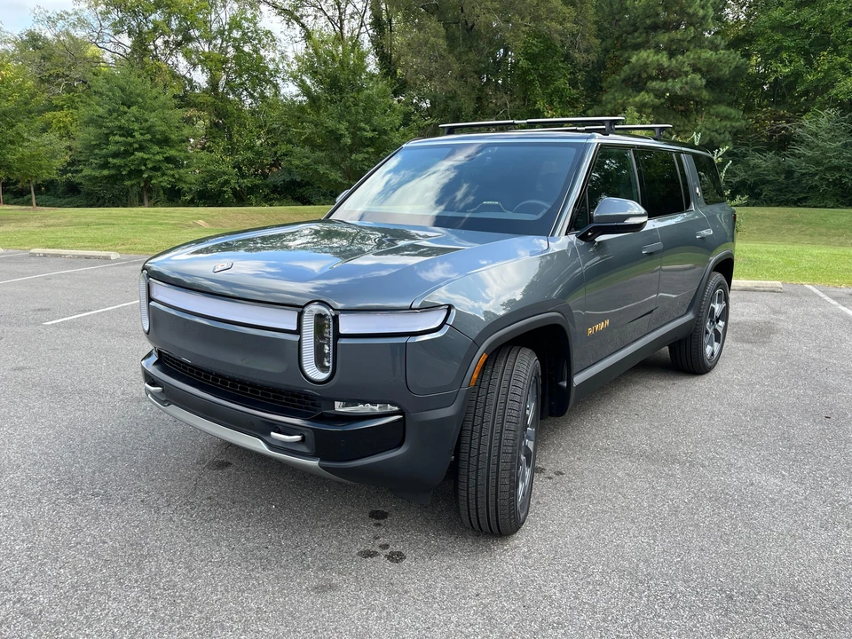 2023 Rivian R1S - Image 10 of 31