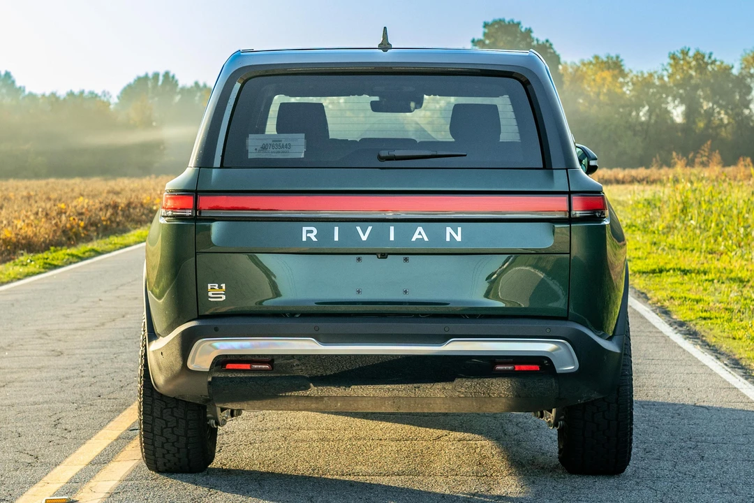 2023 Rivian R1S - Image 5 of 31