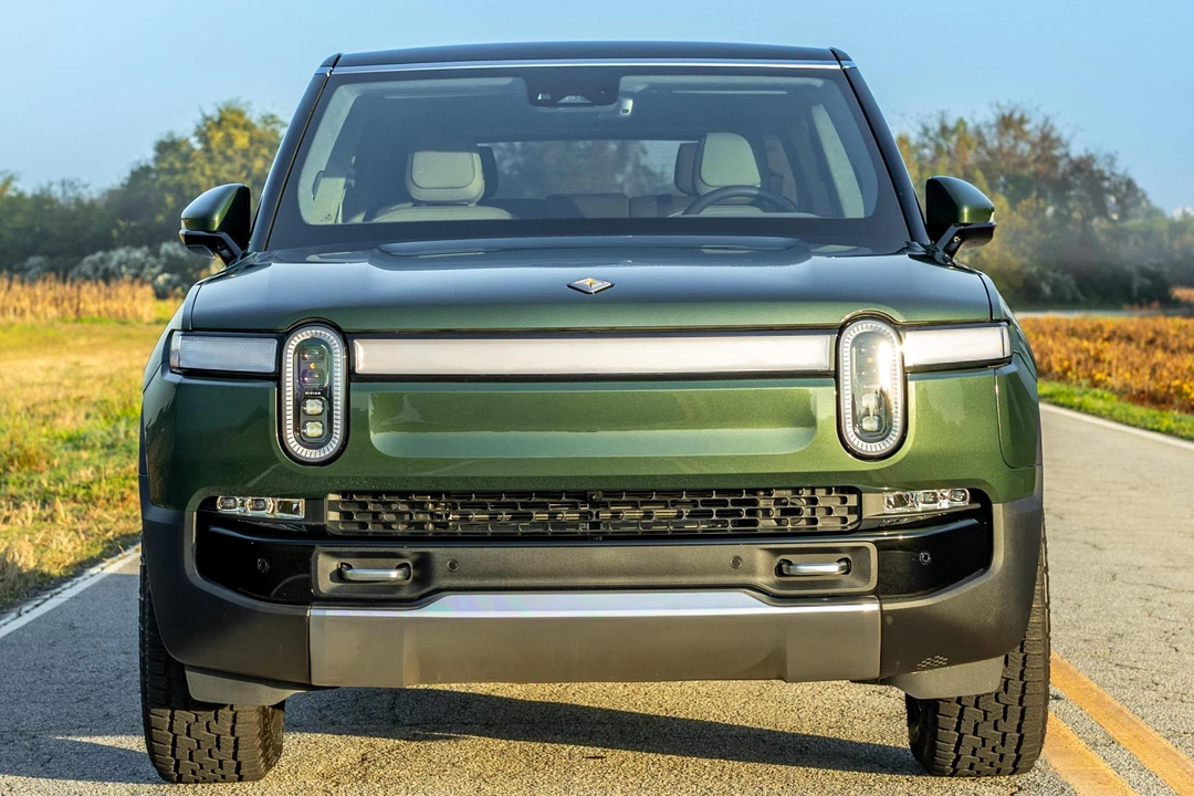 2023 Rivian R1S - Image 2 of 31