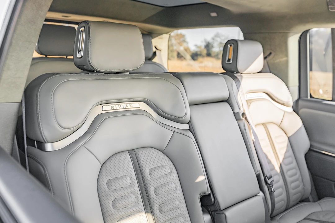 2023 Rivian R1S - Image 24 of 31