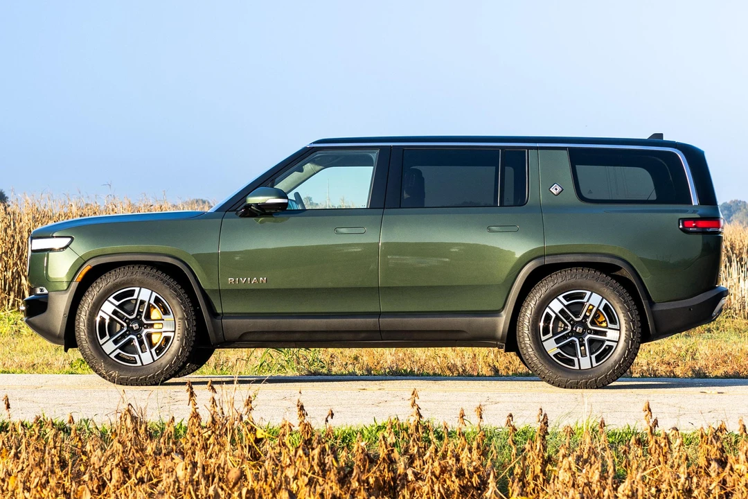 2023 Rivian R1S - Image 3 of 31
